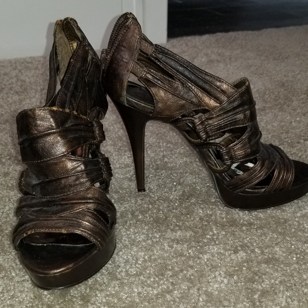 Carlos Santana platform pumps
